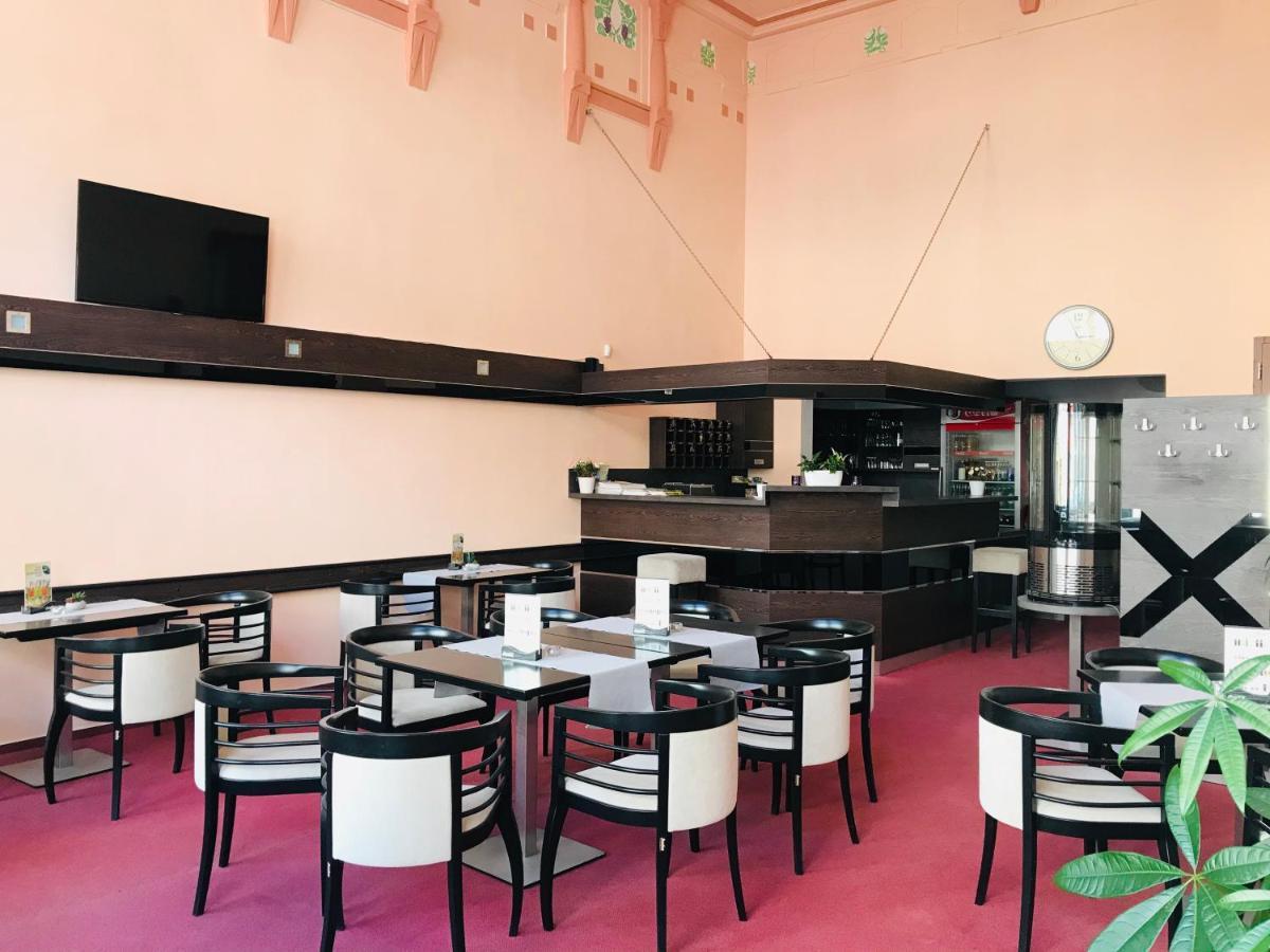 Hotel Bila Ruze Strakonice Zewnętrze zdjęcie
