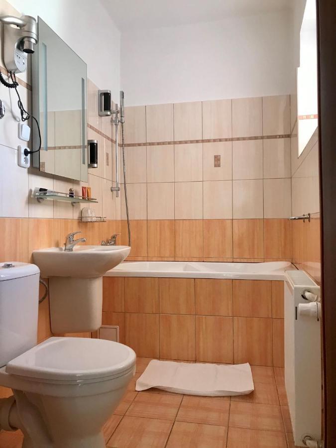 Hotel Bila Ruze Strakonice Zewnętrze zdjęcie