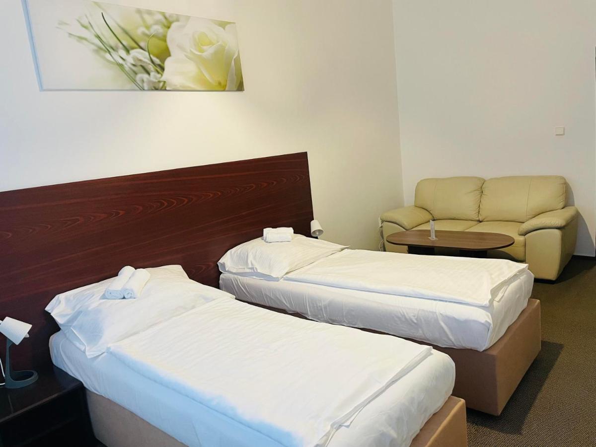 Hotel Bila Ruze Strakonice Zewnętrze zdjęcie