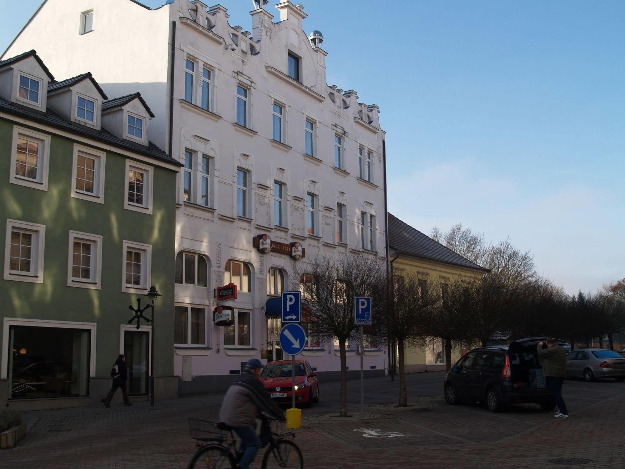 Hotel Bila Ruze Strakonice Zewnętrze zdjęcie